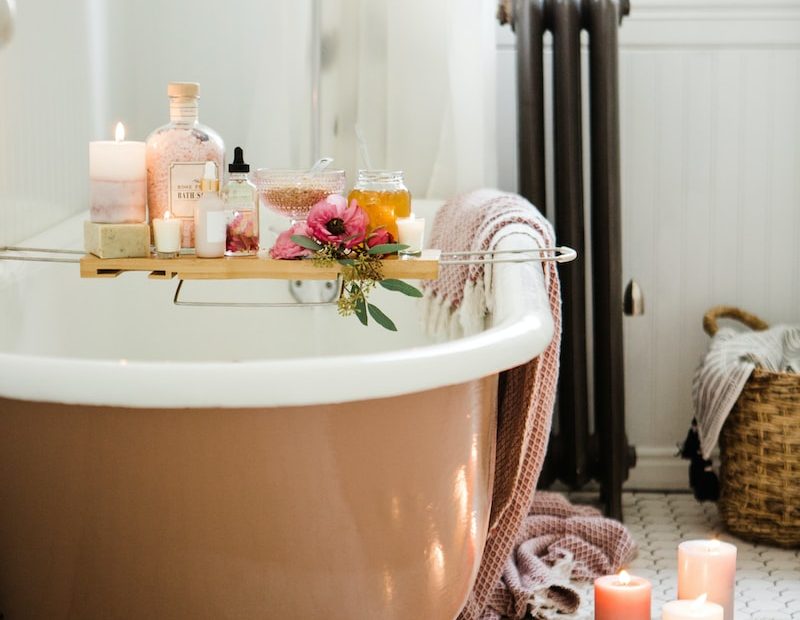 white ceramic bathtub with water